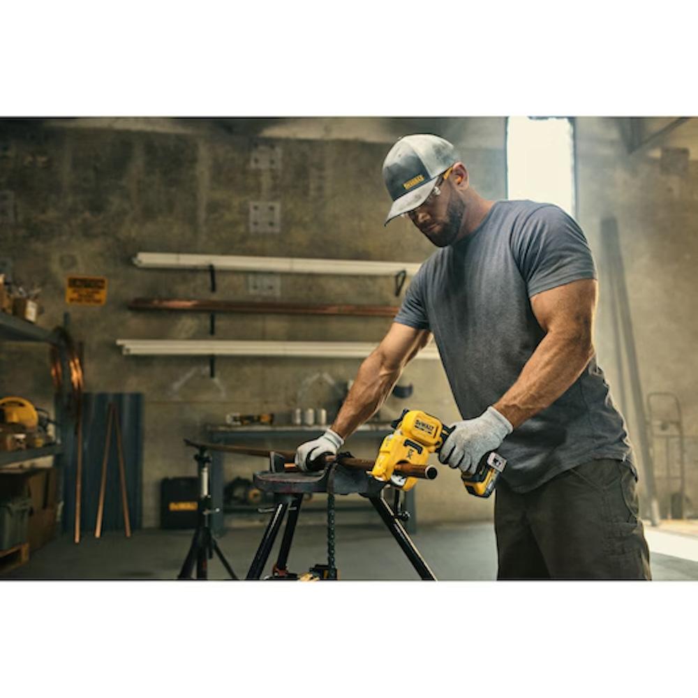 DCE154E1 Copper Tube Cutter, 20V Max, 1-1/4 Inch, Includes Battery and 2 Replacement Wheels, Dewalt