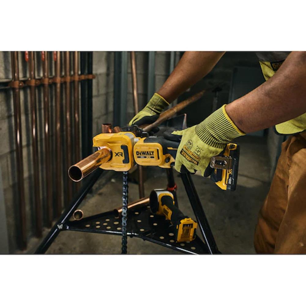 DCE154E1 Copper Tube Cutter, 20V Max, 1-1/4 Inch, Includes Battery and 2 Replacement Wheels, Dewalt